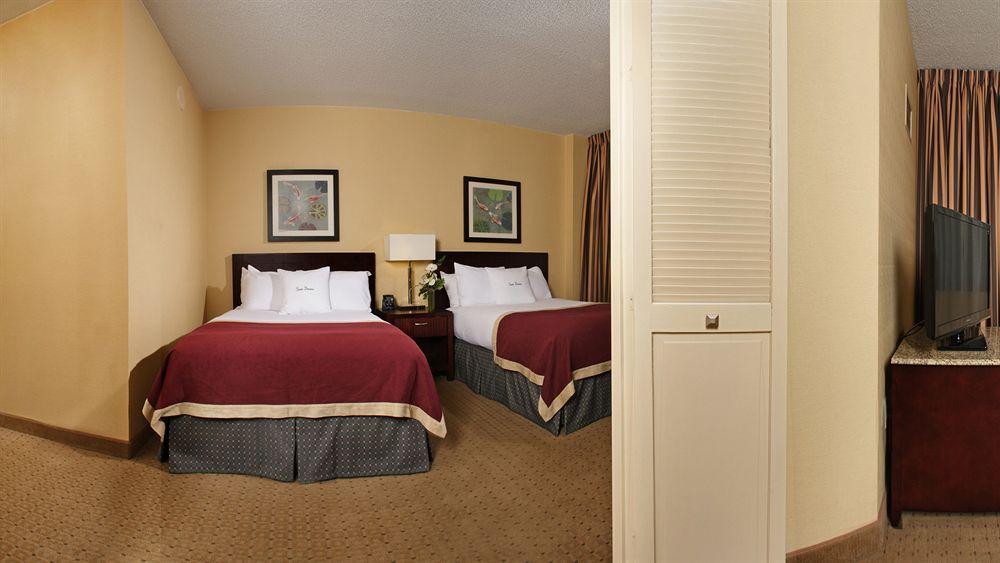 Doubletree Suites By Hilton Raleigh-Durham Esterno foto