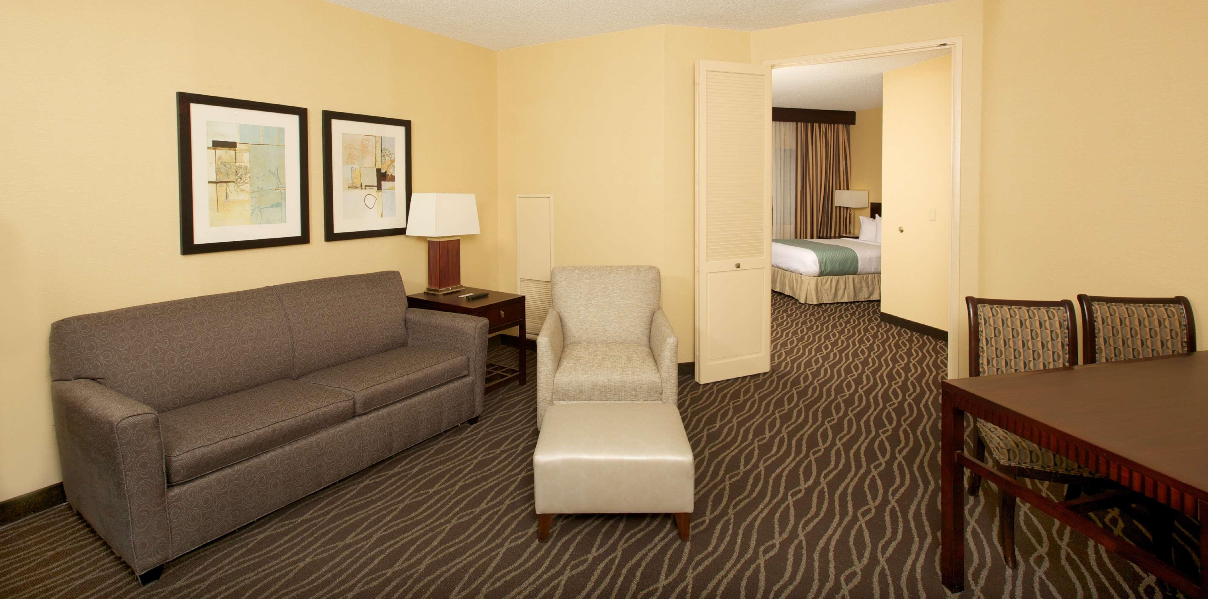 Doubletree Suites By Hilton Raleigh-Durham Esterno foto