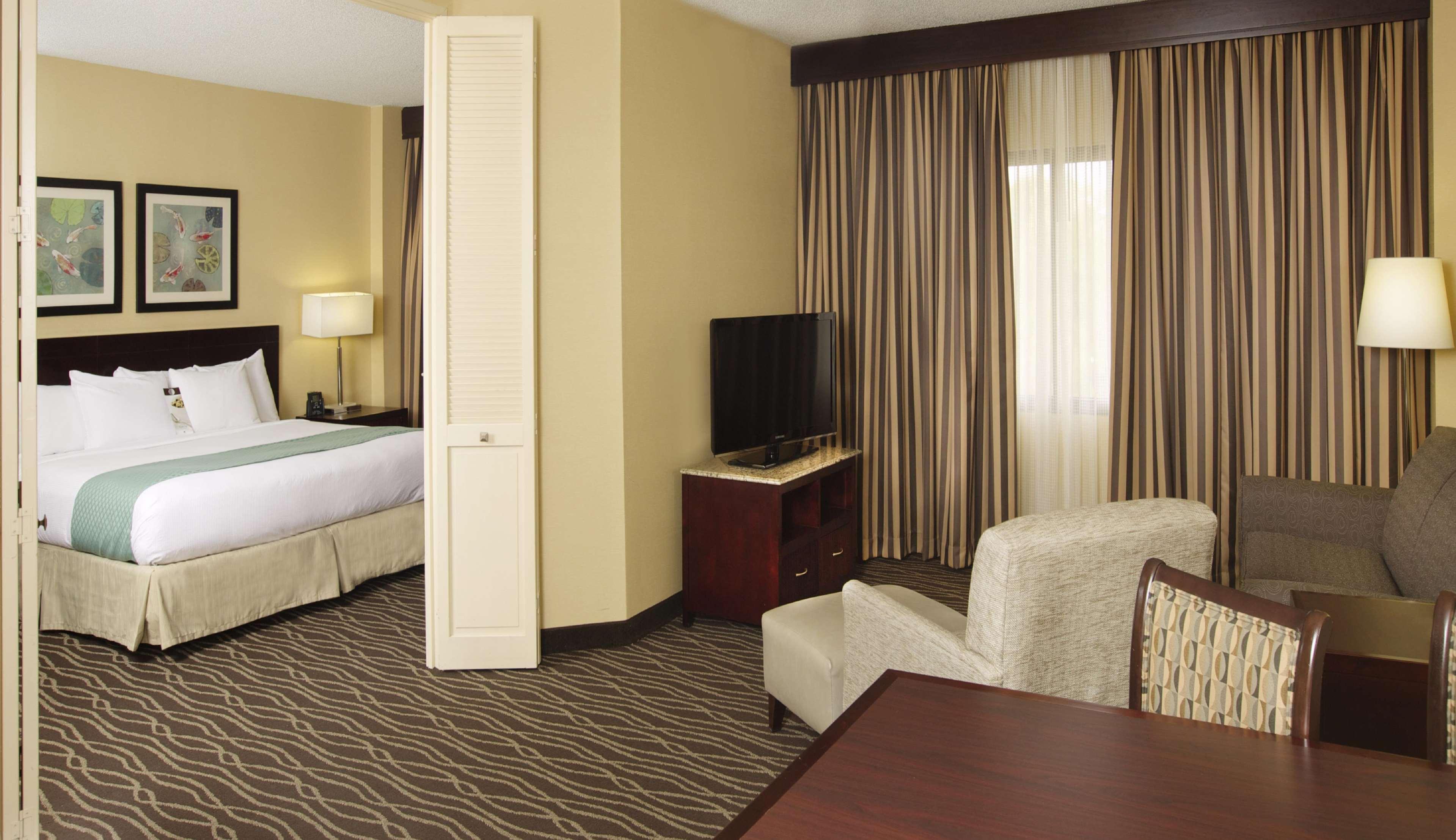 Doubletree Suites By Hilton Raleigh-Durham Esterno foto
